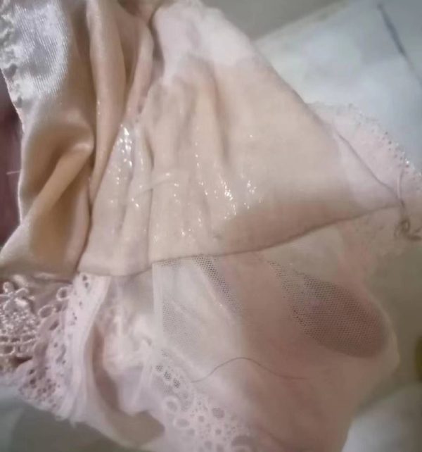 物主:草莓奶昔，下单前留言许愿，预留地址保密发货。